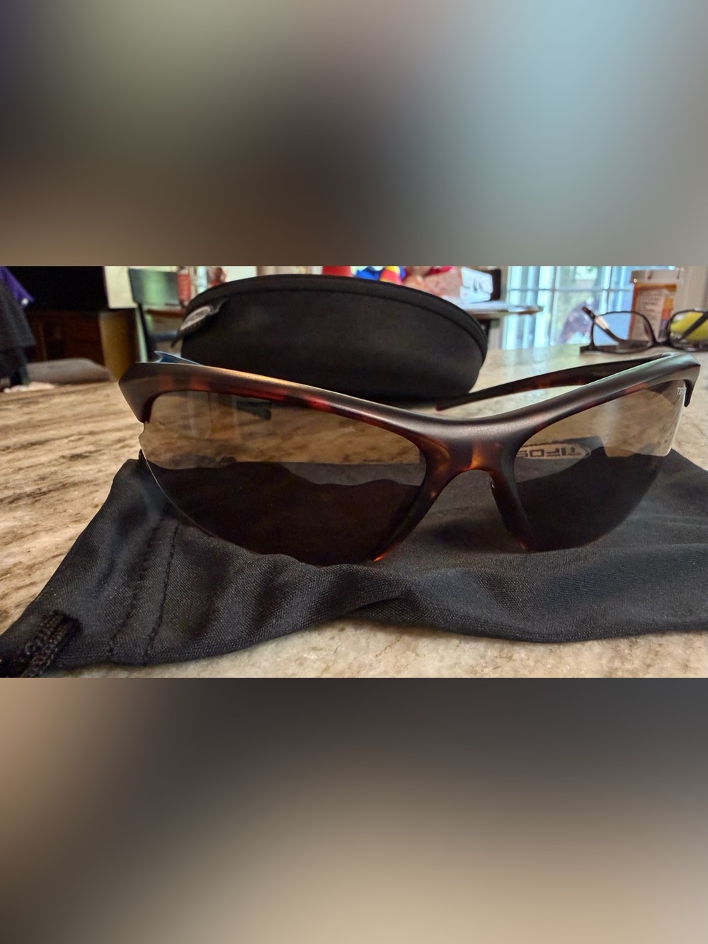 Tifosi Optics Forza FC Unisex Sunglasses.Matte Tortoise w/Brown Glare Guard lens